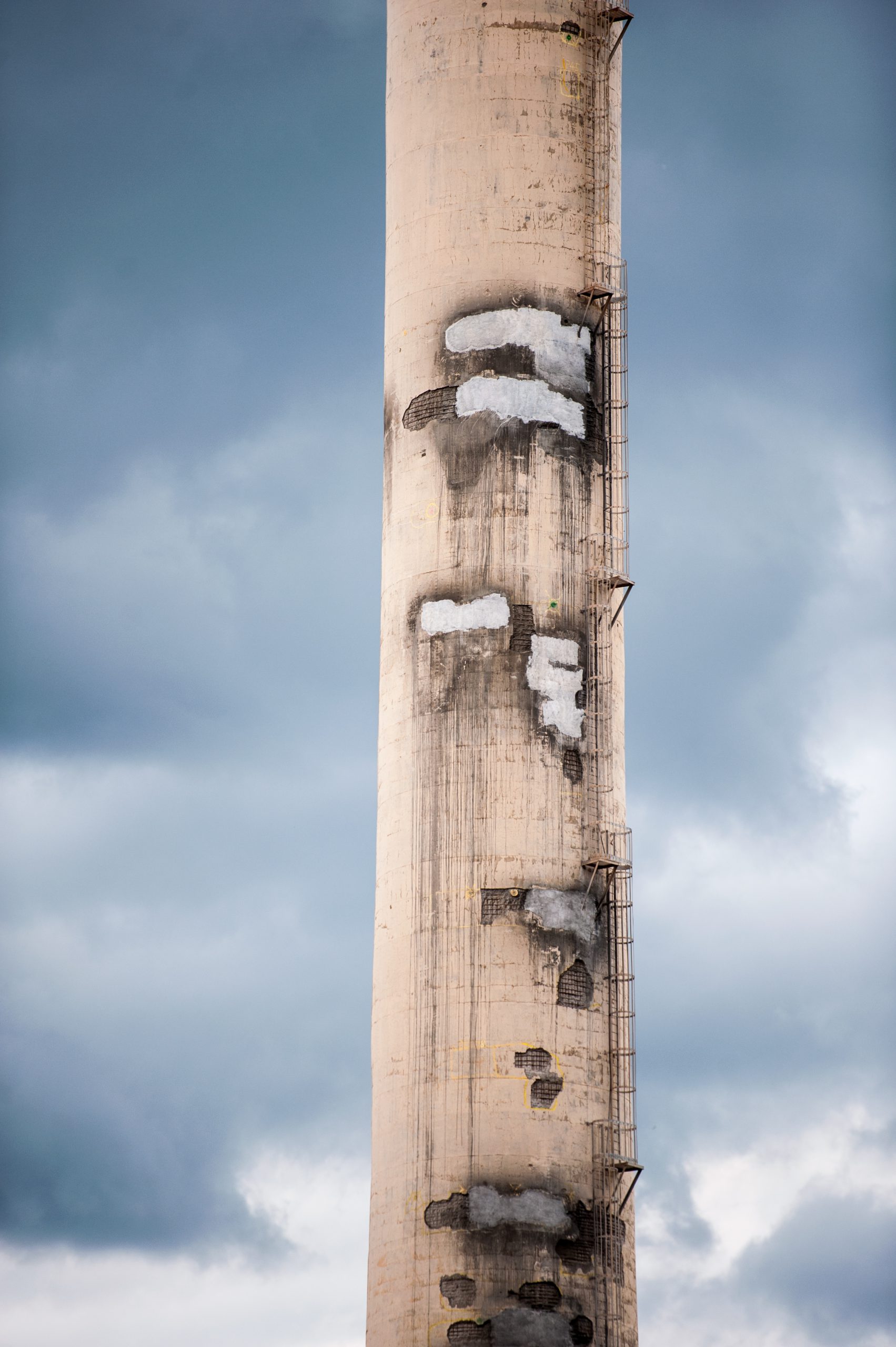 Chimneys fight light inquiry