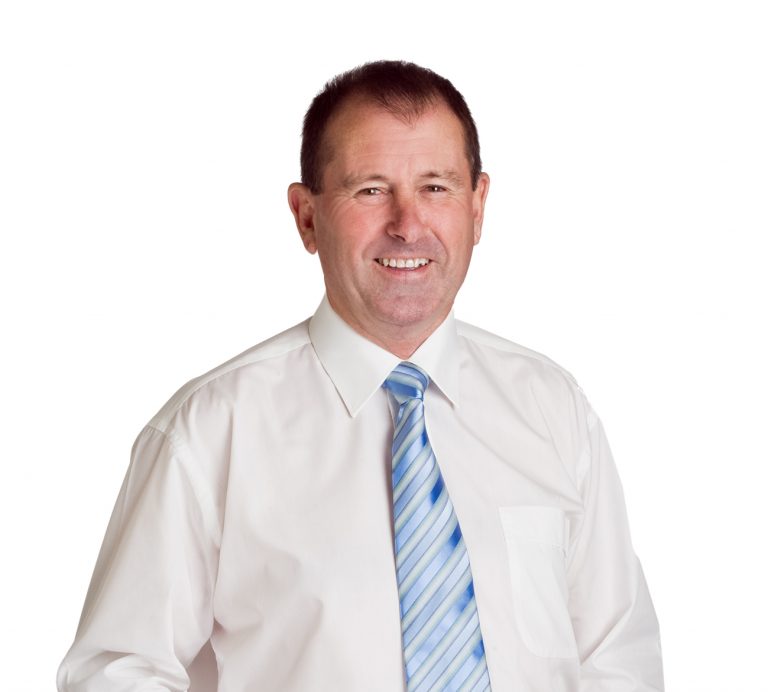 Blackwood to step down from politics