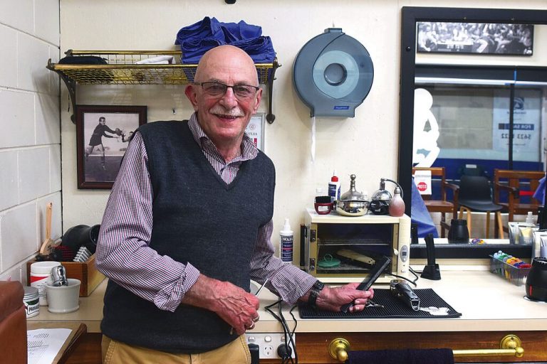 Moe hairdressing icon calls time