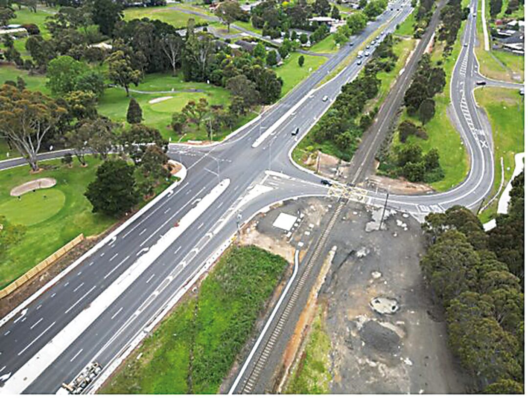 Bank-Street-rail-cro_83821