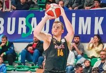 Basketball in Napoli for White