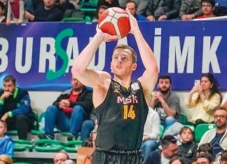 Basketball in Napoli for White